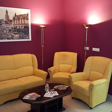 Wroclov Hostel Вроцлав Екстериор снимка
