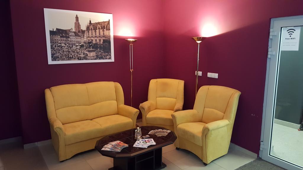 Wroclov Hostel Вроцлав Екстериор снимка